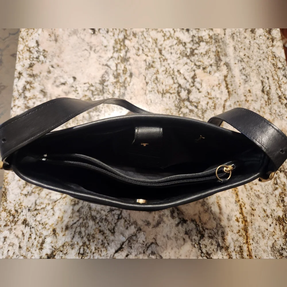 Coach Purse, Vintage Chelsea Hobo bag. Soft Thick black leather A9D 6003 Y2K